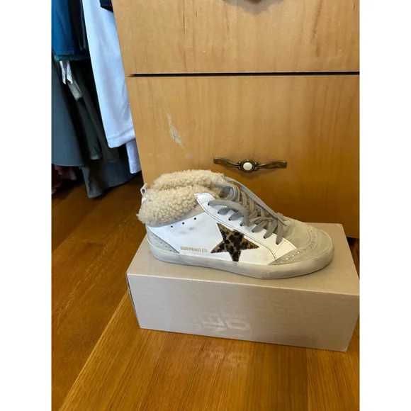 Women's Golden Goose Mid-Star Shearling Sneakers - Picture 6 of 7